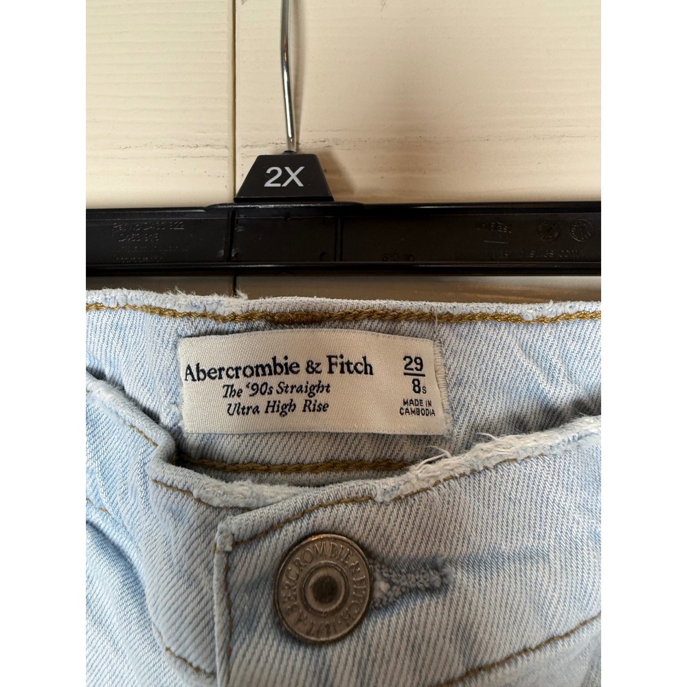 Abercrombie & Fitch 90's Straight Ultra High Rise Denim Distressed Jeans - Picture 3 of 7